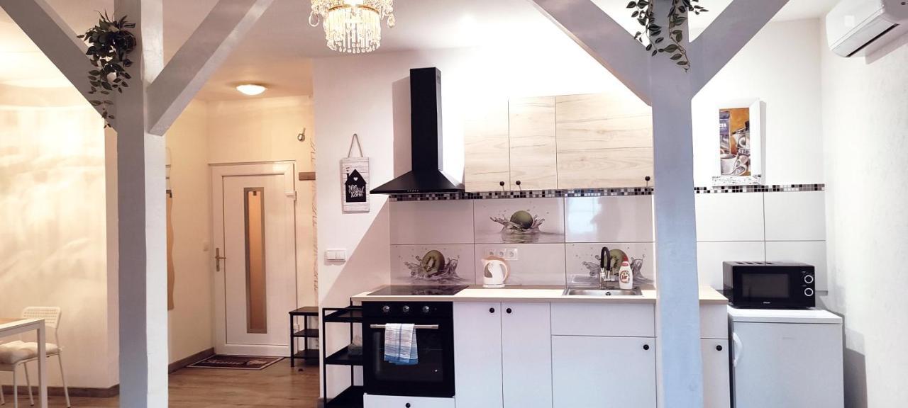 Apartman - Cafe Princ Pod Hradem Wifi, Klima ชเติร์นแบร์ก ภายนอก รูปภาพ