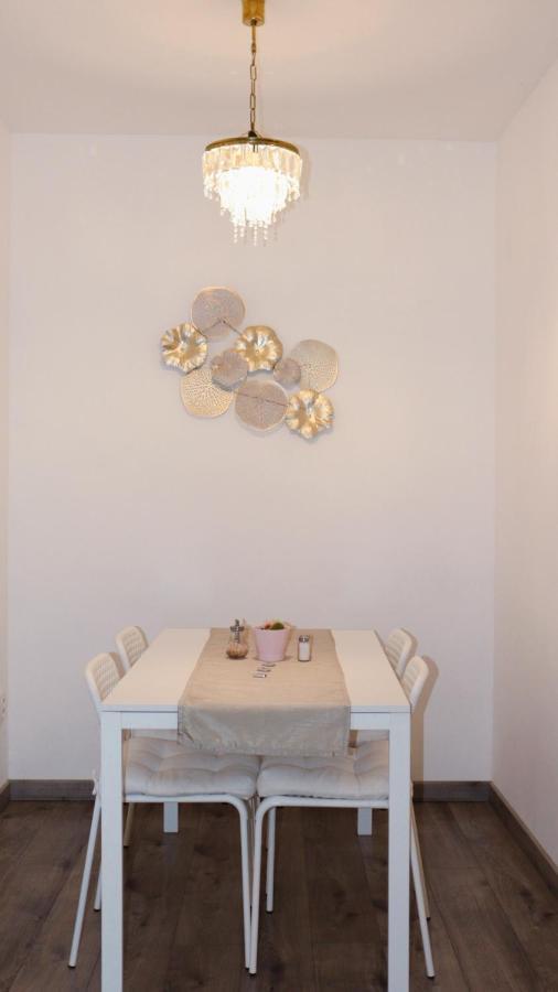 Apartman - Cafe Princ Pod Hradem Wifi, Klima ชเติร์นแบร์ก ภายนอก รูปภาพ